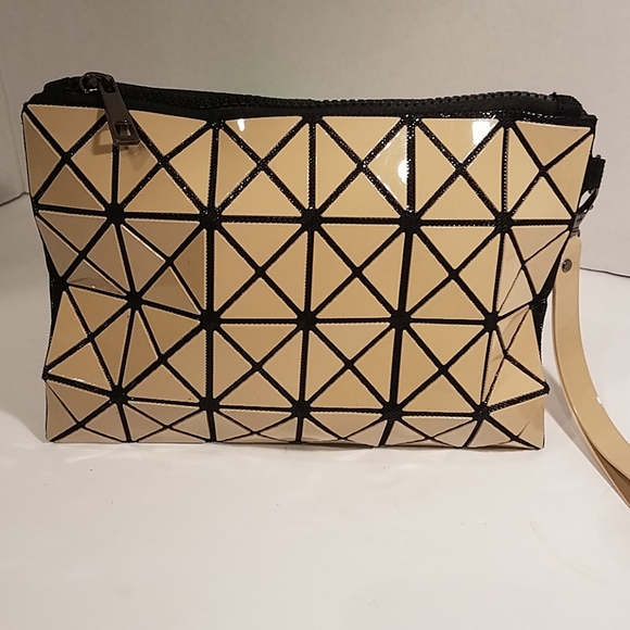 Ying Sai Hua Handbags - Ying Sai Hua Geometric Wrislet Nude